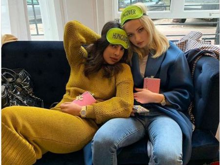 బ్యాచిలర్ పార్టీ: ఫుల్లుగా మందేసిన ప్రియాంక చోప్రా అండ్ గ్యాంగ్, హ్యాంగోవర్...