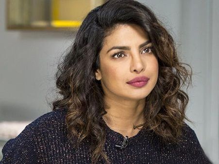 నువ్వు కుక్క.. ఉడకబెట్టిన టమాటా.. ప్రియాంక చోప్రాకు చేదు అనుభవం