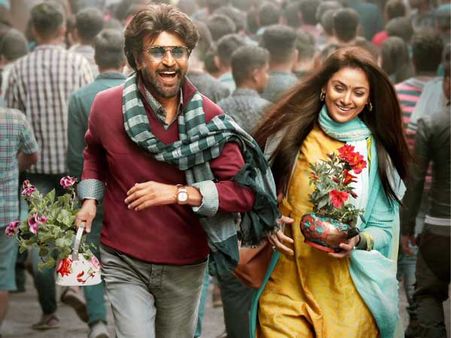 రొమాంటిక్ పోస్టర్.. సూపర్ స్టార్ రజనితో సిమ్రన్.. వయసులో వెనక్కి!