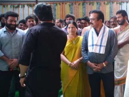 ఎన్టీఆర్ టచ్ చేశాడు.. రాంచరణ్ కొట్టేశాడు.. ఆకట్టుకున్న దృశ్యం!