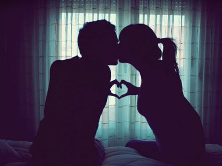 ముదిరిన ఎఫైర్: హోటల్‌లో రూమ్ బుక్ చేసుకున్న హీరో హీరోయిన్?