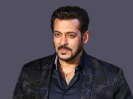 పాకిస్థాన్ జెండా ఎగిరేసిన సల్మాన్ ఖాన్.. కండల వీరుడిపై కేసు..