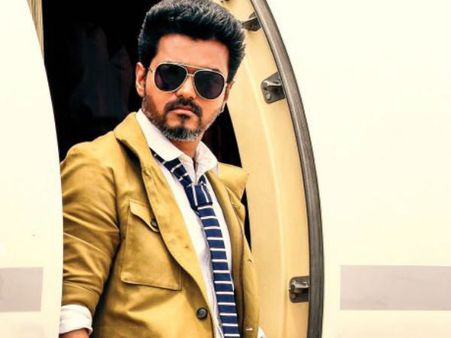 రికార్డులను తిరగేస్తూ.. దుమ్మురేపుతున్న సర్కార్.. వివాదాస్పద కేక్‌తో మళ్లీ కెలికి..!