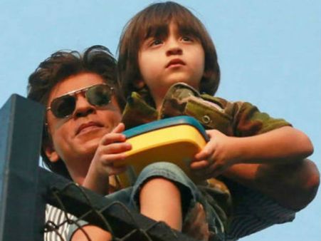 షారుఖ్ ఖాన్ కుమారుడి వీడియో వైరల్... ఐదేళ్ల వయసులోనే మీడియాపై ఫైర్!