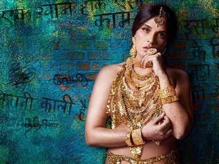 షకీలా బయోపిక్ ఫస్ట్‌లుక్ కేక.. ఒంటిపై నూలు పోగు లేకుండా.. స్టార్ హీరోలకు గుండె దడ!