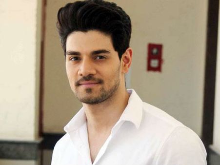 జియా ఖాన్ కేసులో తొలిసారి స్పందించిన సూరజ్ పంచోలి