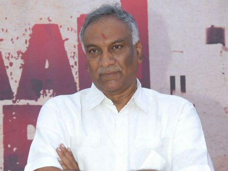 మా హీరోలు, మా కలెక్షన్ల గురించి మీకెందుకు?.... మీరు చంపుతామంటే భయపడేంత సీన్ లేదు!