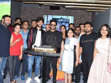 టాక్సీవాలా వసూళ్ల హల్‌చల్.. విజయ్ దేవరకొండ టీమ్‌కు అల్లు అర్జున్ దిమ్మతిరిగే పార్టీ..