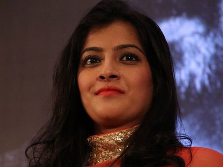 ఫీలింగ్ వచ్చి పోయింది, రోజూ అదే మొహం చూడాలా? పెళ్లిపై వరలక్ష్మి సంచలనం