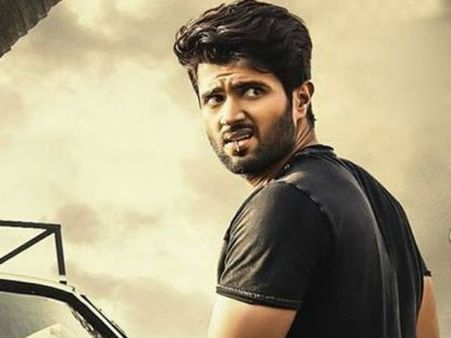 టాక్సీవాలా.... కృంగిపోయిన విజయ్ దేవరకొండ, హీరో సూర్య ఓదార్పు!