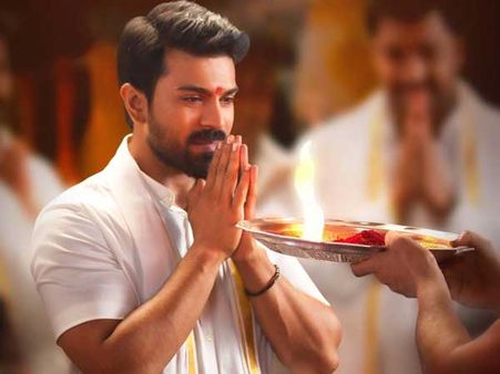 రాంచరణ్ ఎంత క్లాస్‌గా ఉన్నాడో.. ఆకట్టుకుంటున్న 'వినయ విధేయ రామ' కొత్త లుక్!