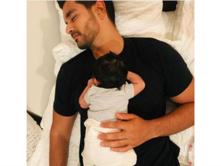 ఇంటర్నెట్ బ్రేక్ చేస్తున్న తండ్రి, కూతుళ్ల ఫోటో.. రెండు గంటల్లోనే!