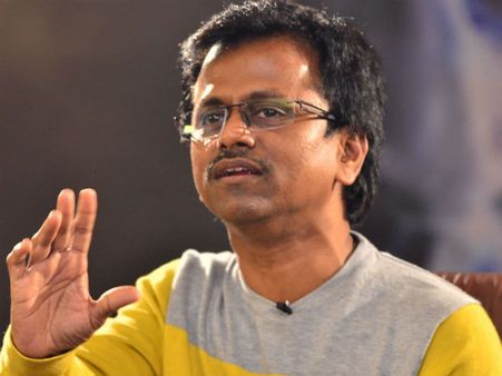 ప్రభుత్వాన్ని విమర్శించడం తప్పు కాదు.. మురుగదాస్!