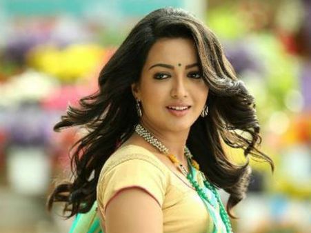 క్యాథరీన్ భలే పట్టేసింది... క్రేజీ ప్రాజెక్టుల్లో సరైనోడు బ్యూటీ!