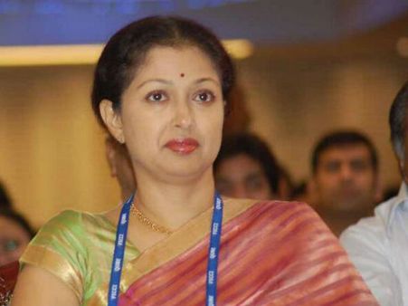 అబ్బాయిలపై కూడా లైంగిక వేధింపులు.. ఇక వాళ్లే దిక్కు అంటున్న సీనియర్ హీరోయిన్!