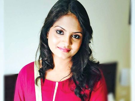 రాత్రికి వస్తే 2 లక్షలు ఇస్తా.... హీరోయిన్‌కు అసభ్య సందేశాలు!