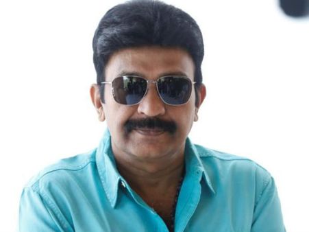 హీరో రాజశేఖర్ అలాంటోడు కాదంటూ... దర్శకుడి వివరణ!