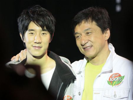 నా కుమారుడినే విసిరి కొట్టా, మద్యానికి బానిసై నీచంగా.. స్టార్ హీరో సంచలన వ్యాఖ్యలు!