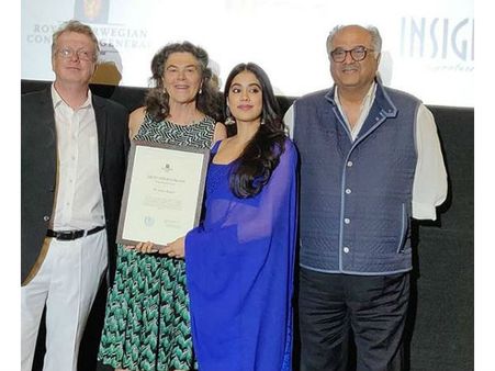 ‘రైజింగ్ స్టార్ ఆఫ్ ది ఇయర్’ జాహ్నవి కపూర్