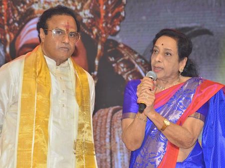 ఎన్టీఆర్ బయోపిక్ ఆడియో లైవ్: జమున ఆ మాట అనగానే.. చేత్తో ఆమె నోటిని మూసేసిన బాలయ్య!