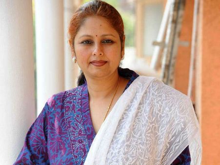 భర్త మరణం తర్వాత కొండంత విషాదం.. అందుకే వాటికి దూరం.. జయసుధ