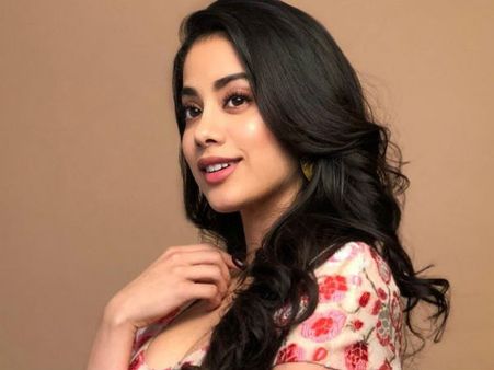 షాకిస్తున్న జాన్వీ కపూర్ లుక్.. అమ్మ మరణించాక, భరించి ఉండేదాన్ని కాదు!