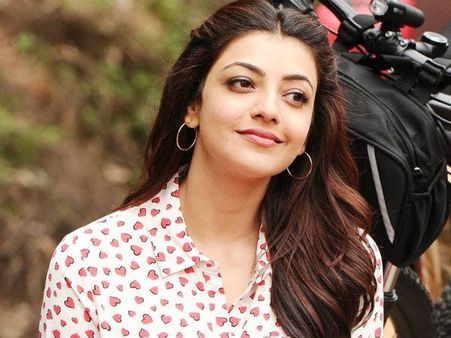 ఆమెకు డబ్బు పిచ్చి, దర్శకుడు తేజ అధిక ప్రాధాన్యత.. హీరోయిన్‌పై వస్తున్న రూమర్స్!