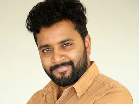 విజయేంద్ర ప్రసాద్ వద్ద పనిచేశా.. అల్లు అర్జున్‌కు కథ చెప్పా.. నేనే హీరోగా ఎందుకంటే!