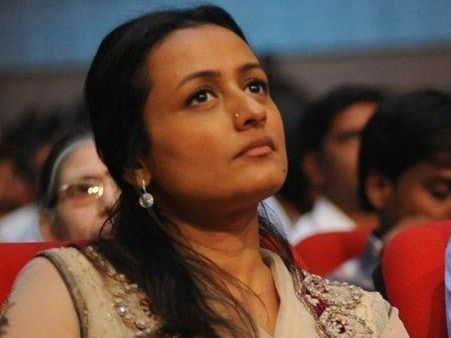 ఘాటుగా ఫైర్ అయిన నమ్రత.. వైరల్ వీడియోపై ఇంటర్నెట్‌లో దుమారం!