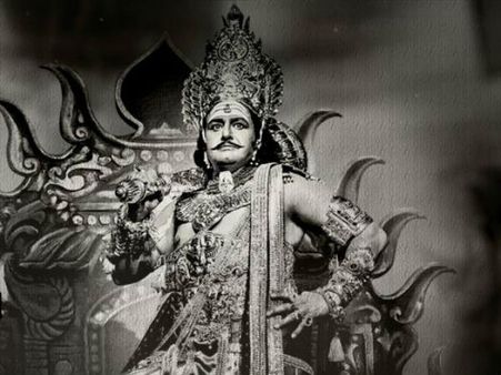 ఓ మై గాడ్... రెండు కళ్లు చాలవేమో? చరిత్ర సృష్టించబోతున్న ‘ఎన్టీఆర్-కథానాయకుడు’