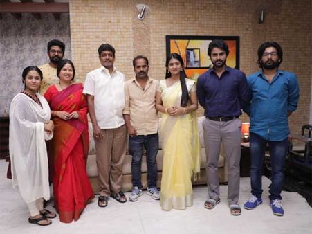 ఇంటెన్స్ ఫ్యామిలీ డ్రామాగా పోస్టర్.. సినిమా బ్యాక్‌డ్రాప్‌గా..