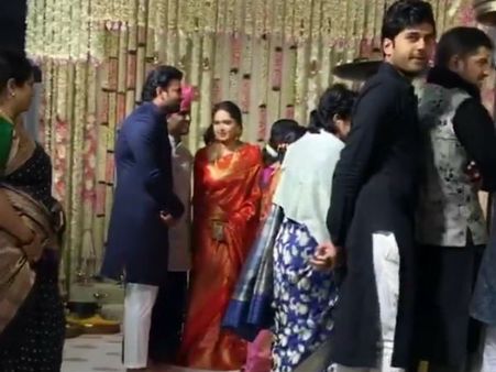 రాజమౌళి తనయుడిని పెళ్లిలో జంటగా ప్రభాస్-అనుష్క సందడి... ఫోటోస్ వైరల్!