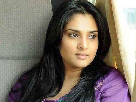 వైరాగ్యంలో సీనియర్ నటి.. ఎవరికి చెప్పాకుండా ఝలక్.. ఇంటిని ఖాళీ చేసి..!