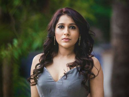 నా బాడీలో ఆ పార్ట్ అంటే ఇష్టం, అందుకే చూపిస్తా... లిప్ లాక్స్ అక్కడ మాత్రమే: తేల్చి చెప్పిన రష్మి