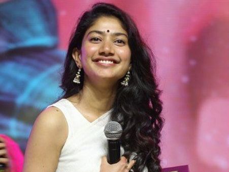 స్కూల్‌లో అల్లు అర్జున్ పాటలకు డాన్స్.. హీరోయిన్లు అంతా శర్వానంద్ గురించి.. సాయి పల్లవి!