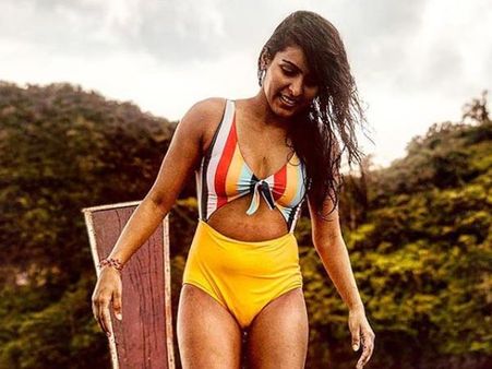 డోంట్ కేర్ అంటూ... అందాల ఆరబోతతో ‘కిర్రాక్ పార్టీ’ హీరోయిన్ హల్ చల్!