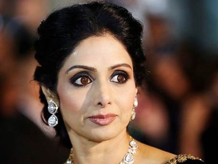 శ్రీదేవి కనిపిస్తే కాళ్లు మొక్కేవాడిని.. సీనియర్ నటుడు ఎమోషనల్