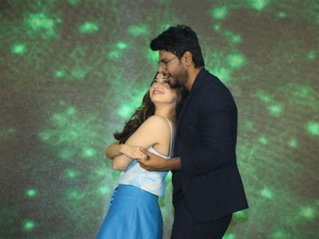 రేయ్ మా మిల్కీ బ్యూటీని ఏం చేస్తున్నావురా: సందీప్ కిషన్‌కు తమన్నా ఫ్యాన్స్ సెగ!