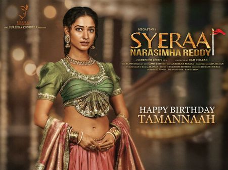 ఫస్ట్ లుక్: సైరాలో తమన్నా.. కేక పెట్టిస్తున్న హాట్ లుక్!