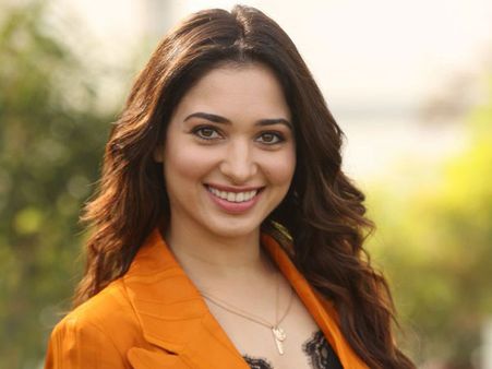 నా కెరీర్‌ను బాహుబలి అలా చేసింది.. సైరాలో చిరంజీవితో నటించడం.. తమన్నా (ఇంటర్వ్యూ)