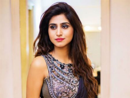 మతిపోగొడుతున్న కొత్త యాంకర్.. అనసూయ, రష్మీని తలదన్నేలా!