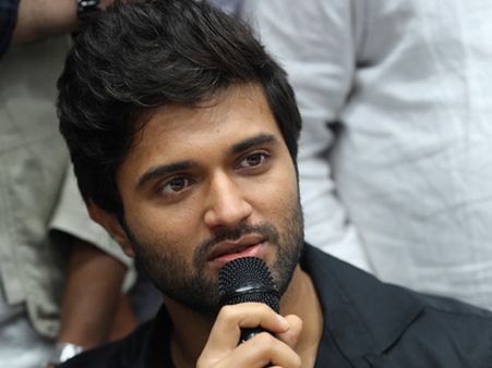 వాళ్లు ఏడ్చారు, అప్పుడే పెళ్లి, గోదావరి జిల్లాల అమ్మాయిని చూడండి: విజయ్ దేవరకొండ