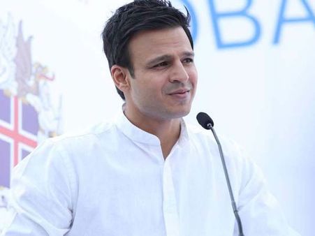 ప్రధాన మంత్రి నరేంద్ర మోడీగా రాంచరణ్ విలన్.. ప్రపంచానికి తెలియాలి!