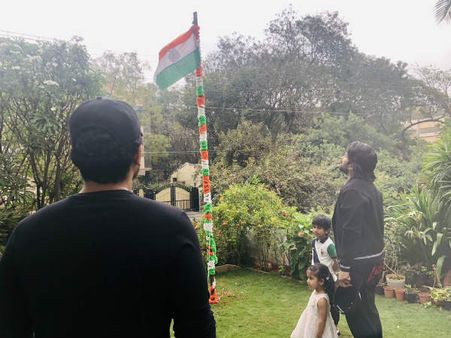 అల్లు అర్జున్ రిపబ్లిక్ డే సెలెబ్రేషన్స్.. కొడుకు, కుమార్తెతో కలసి జెండా ఆవిష్కరణ!