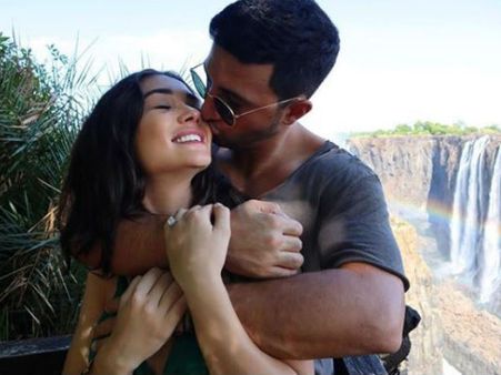 అమీ జాక్సన్ ఎంగేజ్మెంట్, కోటీశ్వరుడైన బాయ్‌ఫ్రెండ్‌తో త్వరలో పెళ్లి (ఫోటోస్)