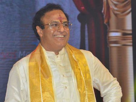 అలా క్యాష్ చేసుకునే స్థాయికి దిగజారనన్న బాలయ్య, ‘లక్ష్మీస్ ఎన్టీఆర్’పై నవ్వుతూ...