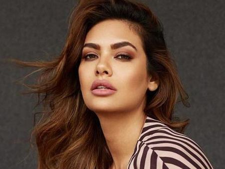 అతడొక 'గొరిల్లా'.. నోరు జారిన ఇషా గుప్త.. ఫ్రస్ట్రేషన్‌లో అలా అన్నా, క్షమించండి!