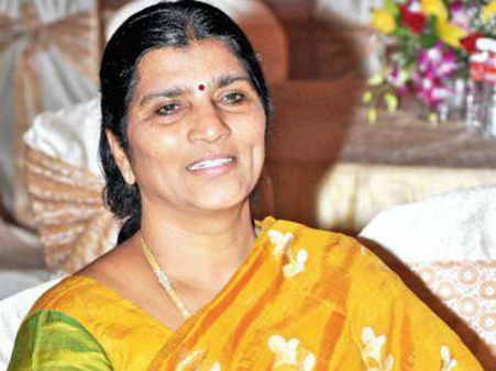 బయోపిక్ అంటే అవి కూడా చూపాలి, ఆ పాట బాధించింది: లక్ష్మి పార్వతి