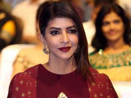 దటీజ్ లక్ష్మీ మంచు.. భవిష్యత్ మార్పు కోసం.. దేశాన్ని కదలిస్తున్న..