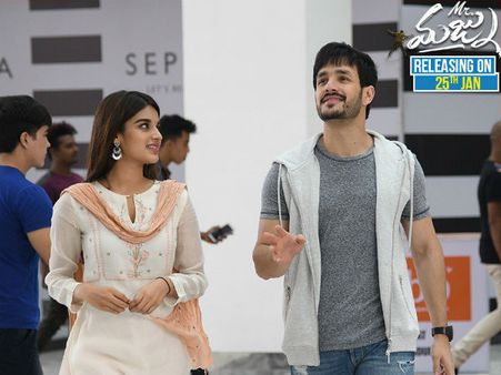ట్విటర్ రివ్యూ: 'మిస్టర్ మజ్ను'గా అఖిల్.. అక్కినేని వారసుడికి హిట్ పడ్డట్లేనా!